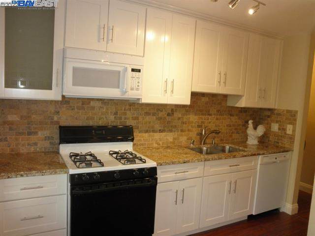 1009 Murrieta Blvd - Photo 1