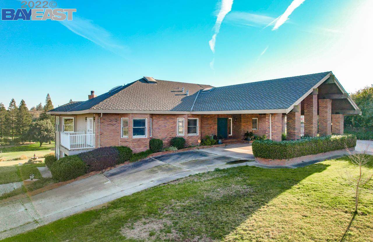 2721 Oakhurst Dr - Photo 1