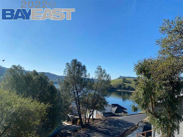 512 Winchester Way - Photo 1