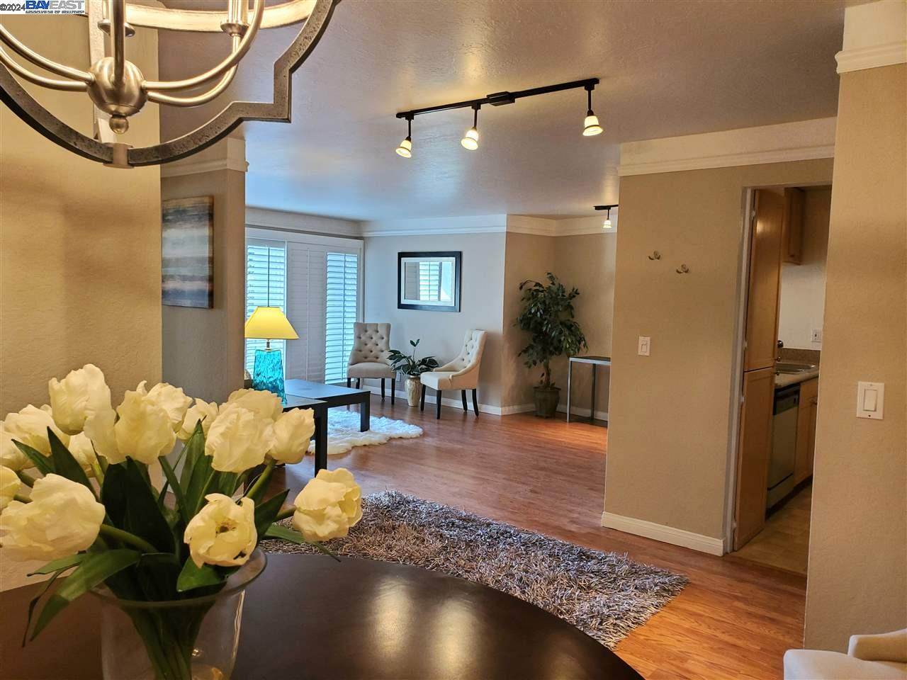 1085 Murrieta Blvd - Photo 1