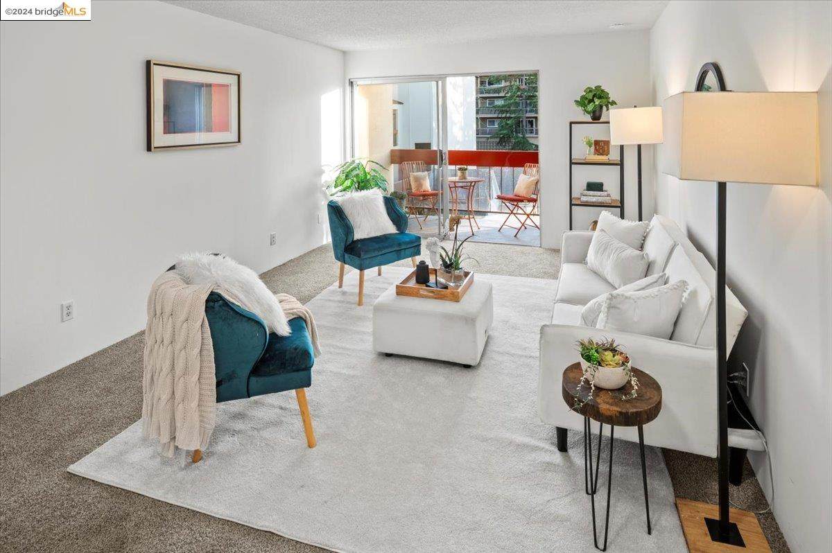 2005 Pleasant Valley Ave - Photo 1