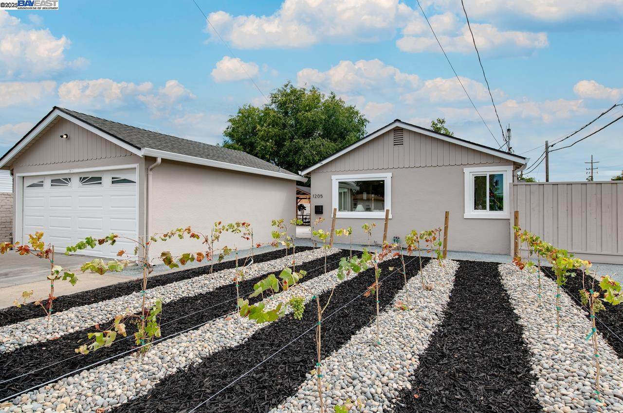 1205 Marguerite St - Photo 1