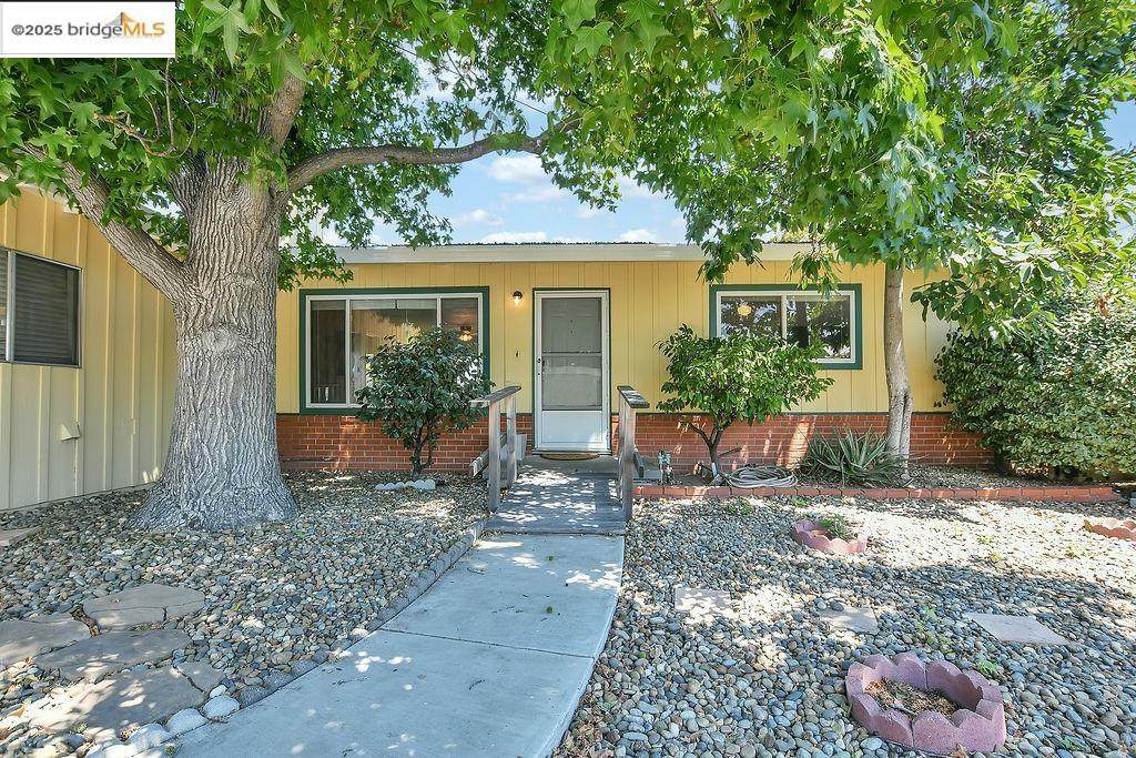 609 Lynn Ave - Photo 1