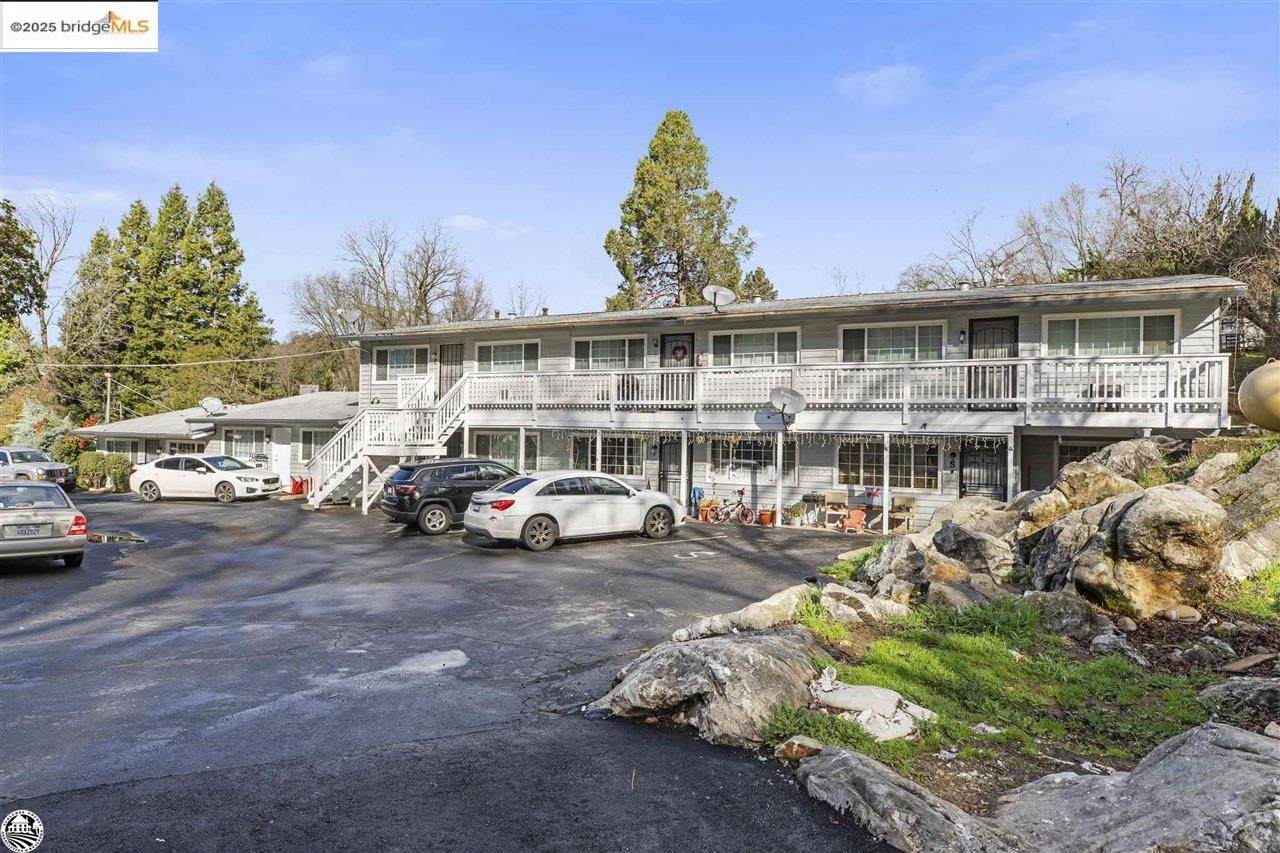 172 Columbia Way - Photo 1