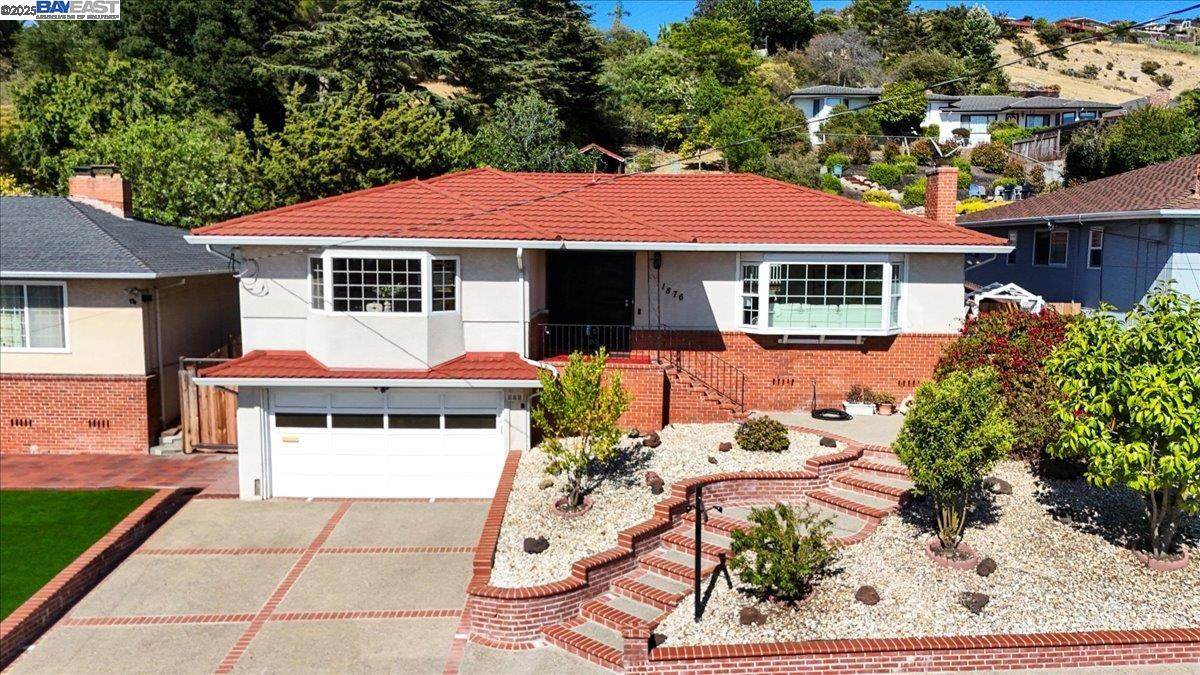 1876 Benedict Dr - Photo 1