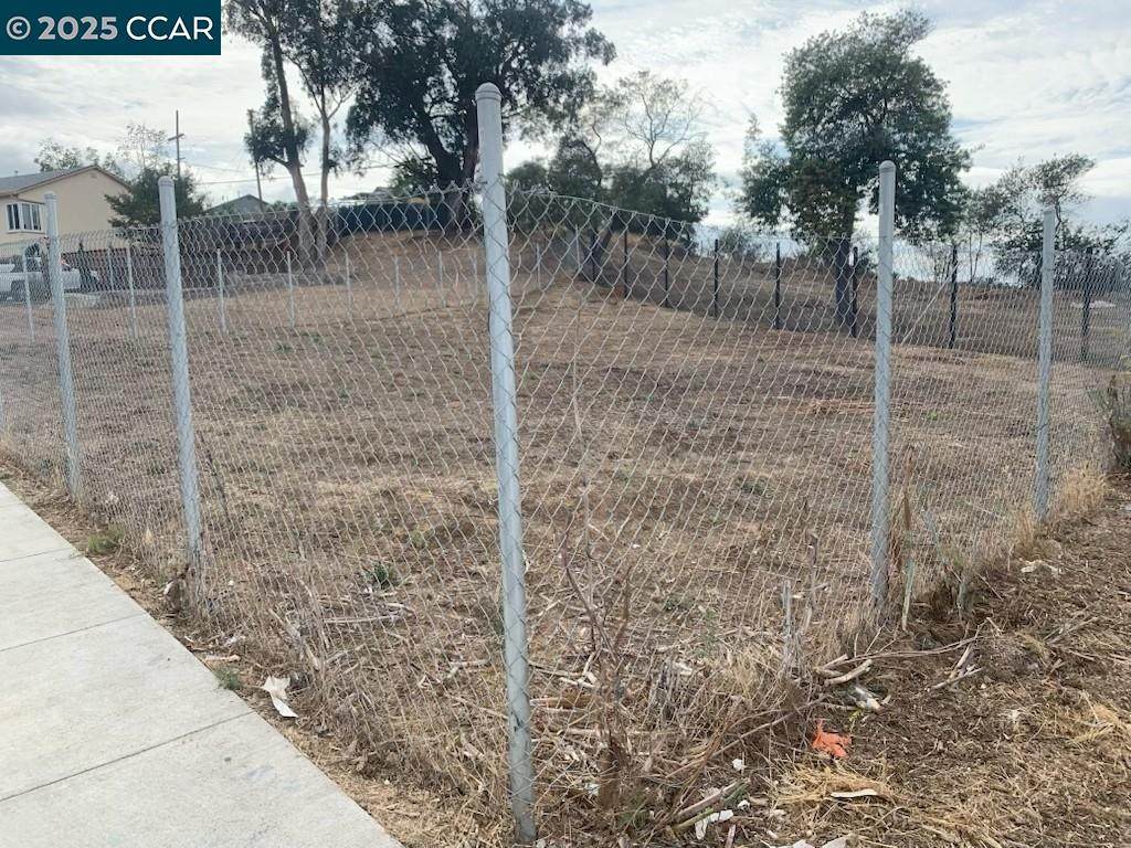 139 Laurel St - Photo 1