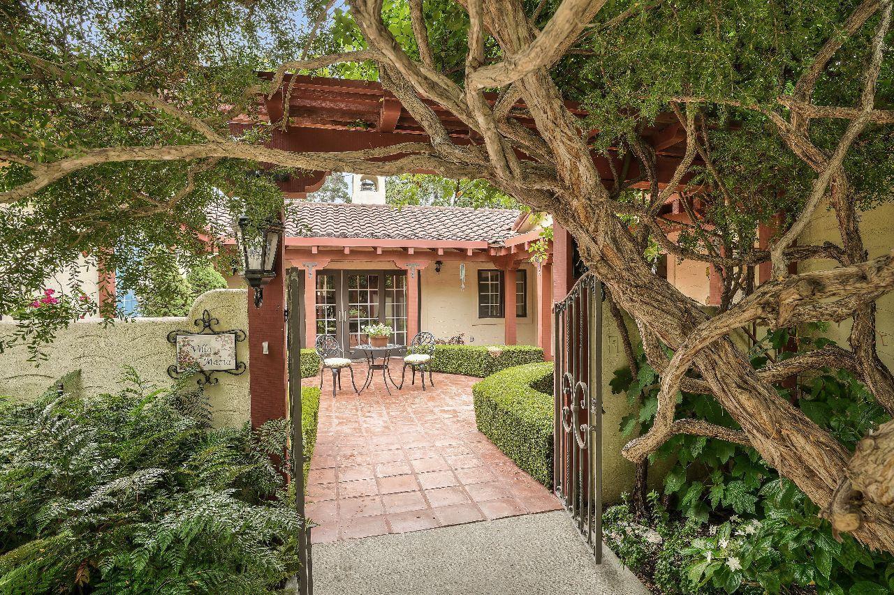 217 Peter Pan Road - Photo 1