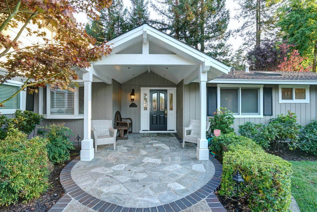 8 Warwick Court - Photo 1