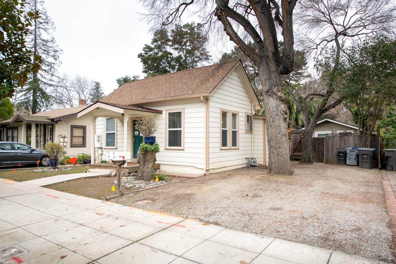 426-430 Shoreline Boulevard - Photo 1