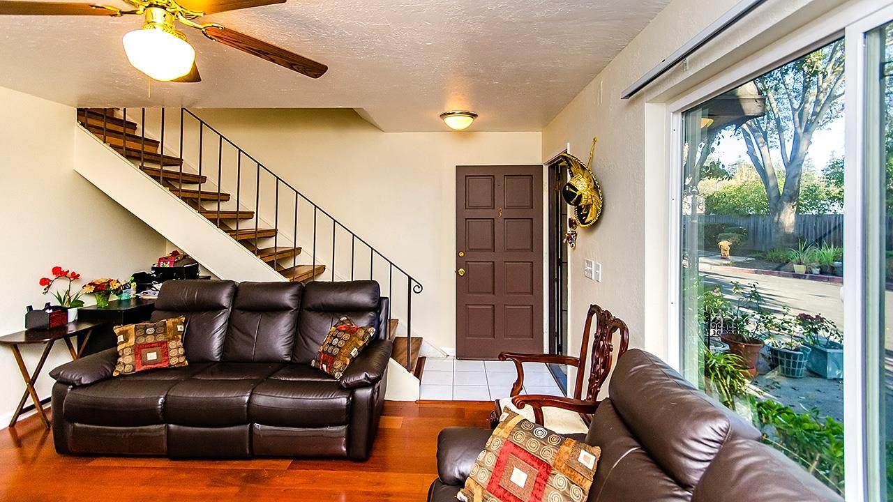 27416 Susan Place - Photo 1