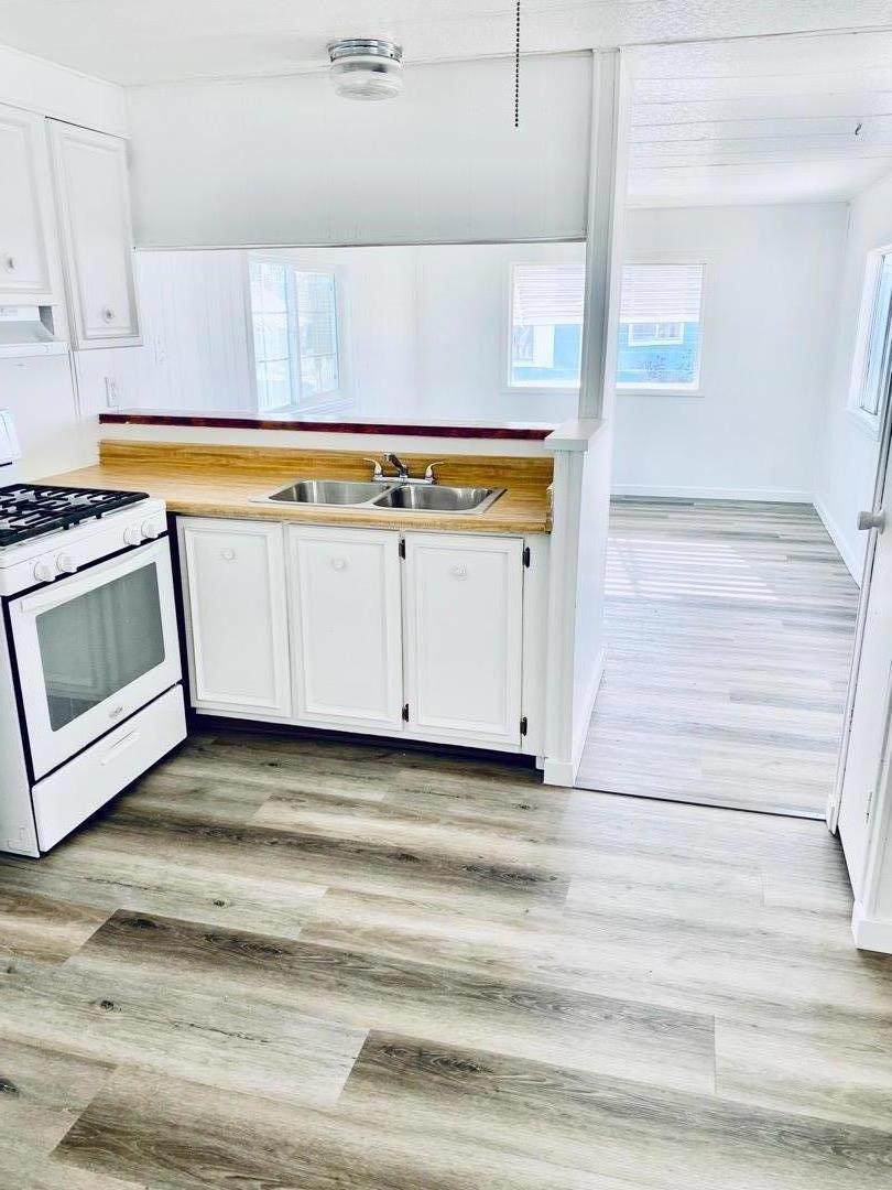 240 Manitoba Green - Photo 1