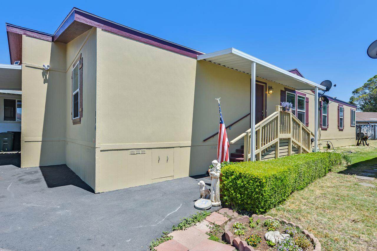 1885 Bayshore Road - Photo 1