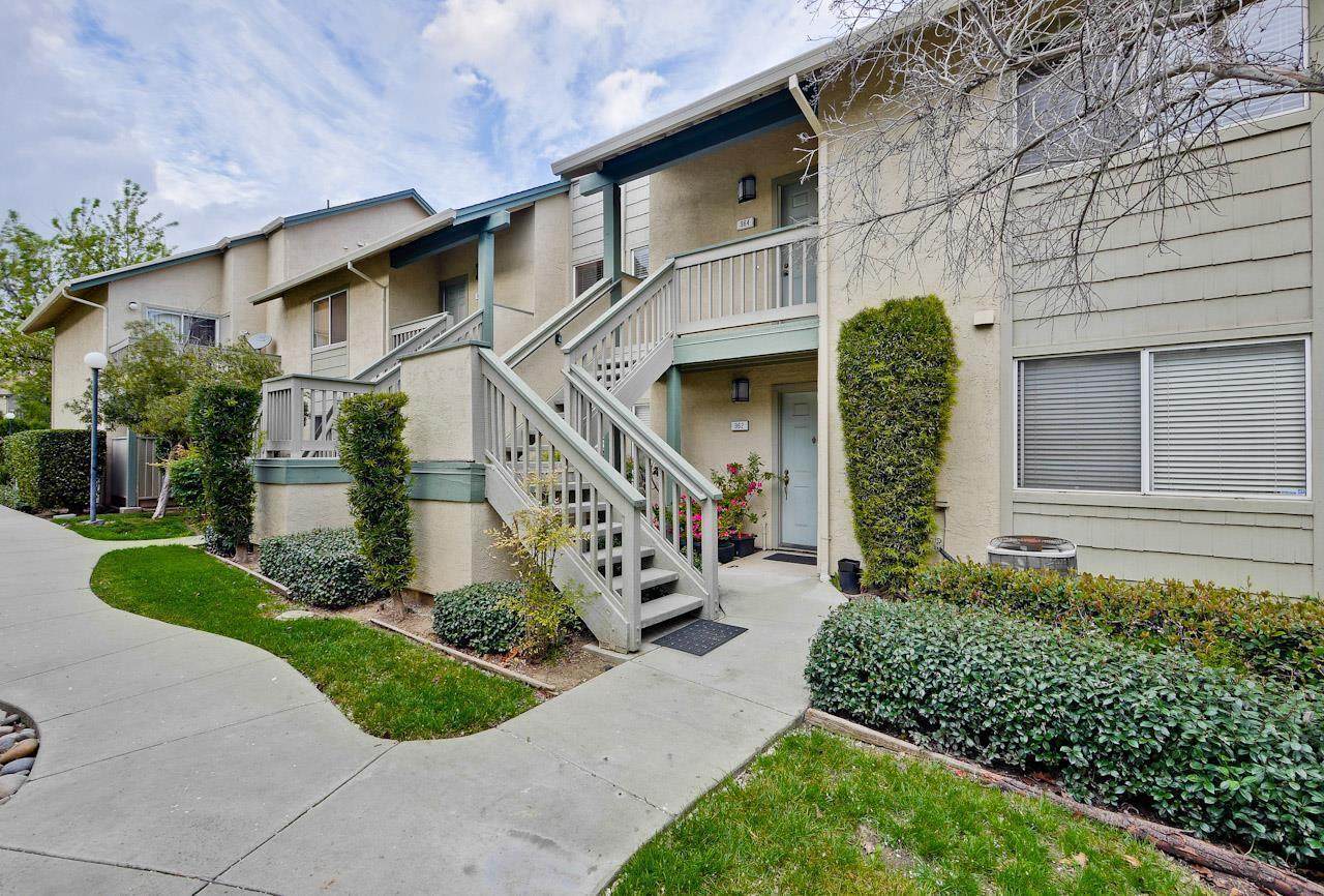 964 Summerplace Drive - Photo 1