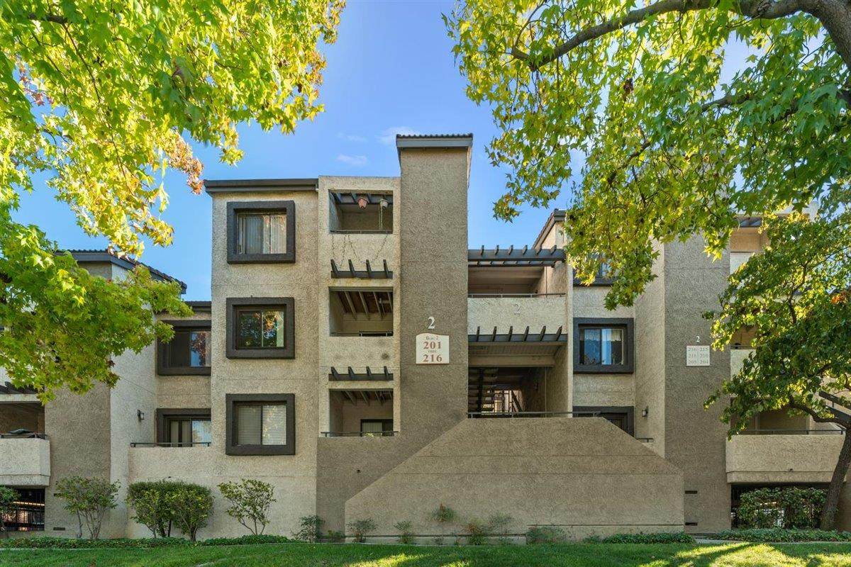 880 Fremont Avenue - Photo 1