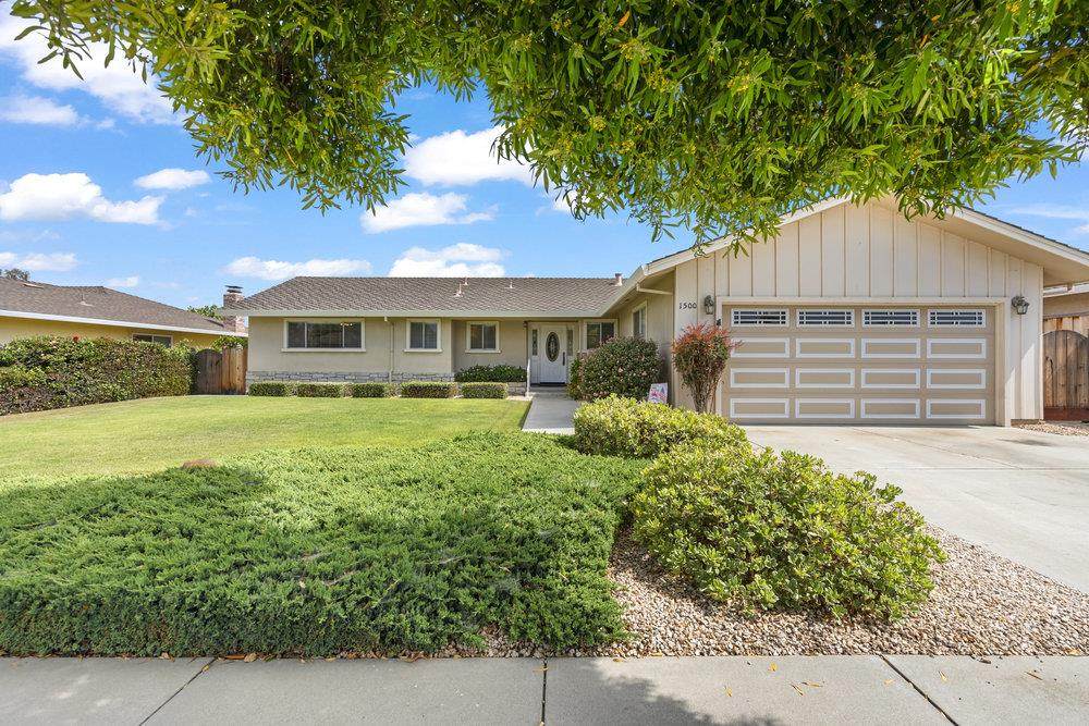 1500 Sunset Drive - Photo 1