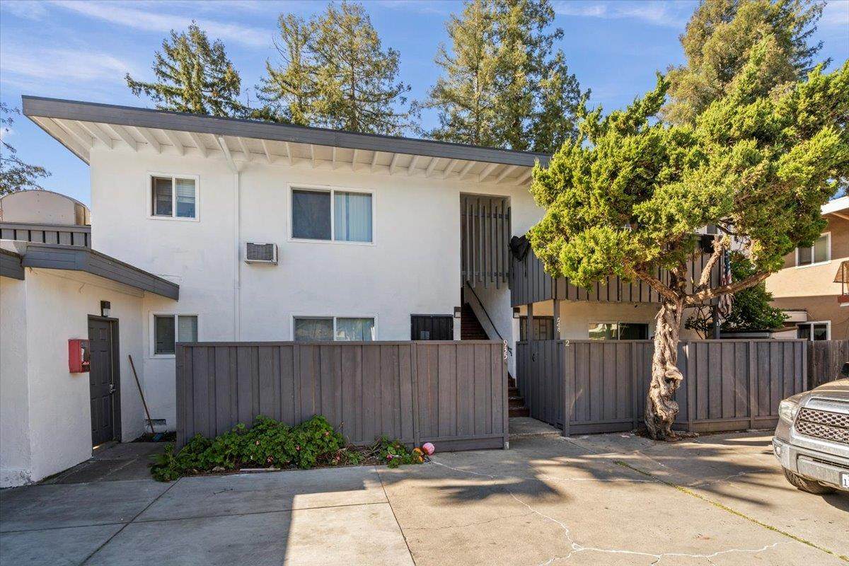 935 Ravenscourt Avenue - Photo 1