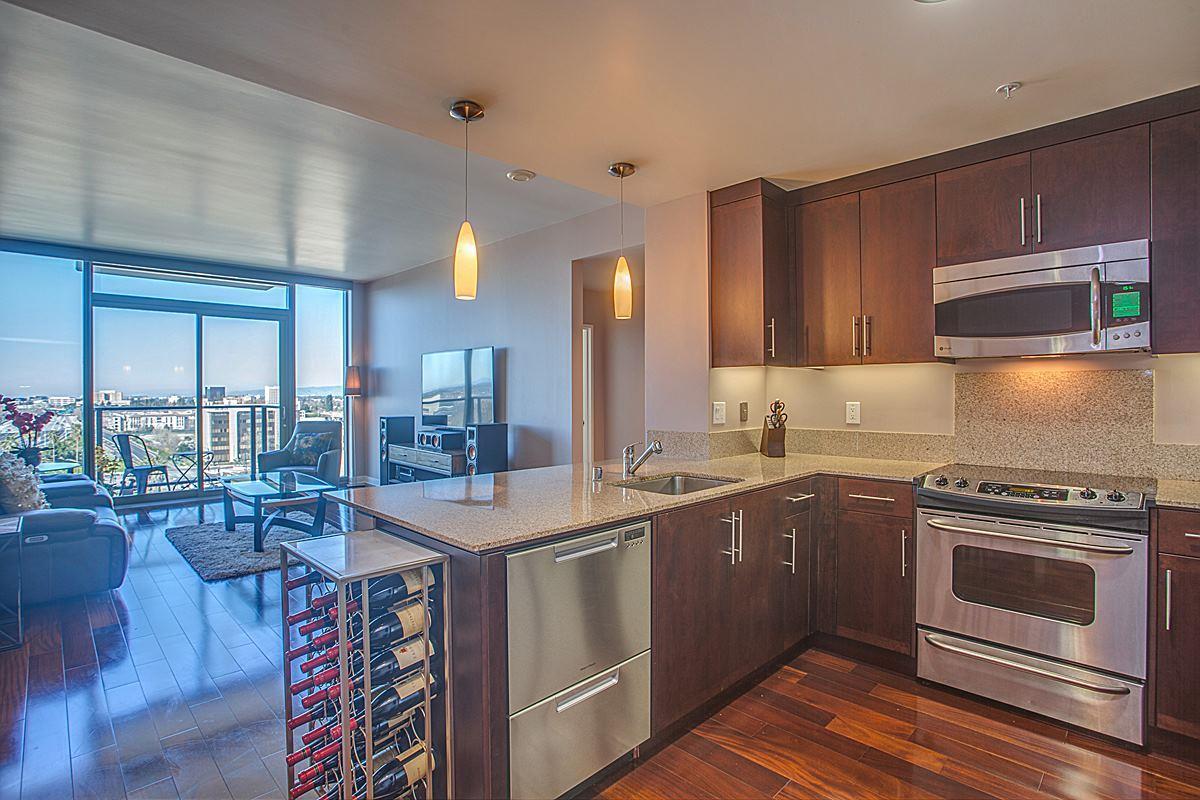 38 Almaden Boulevard - Photo 1