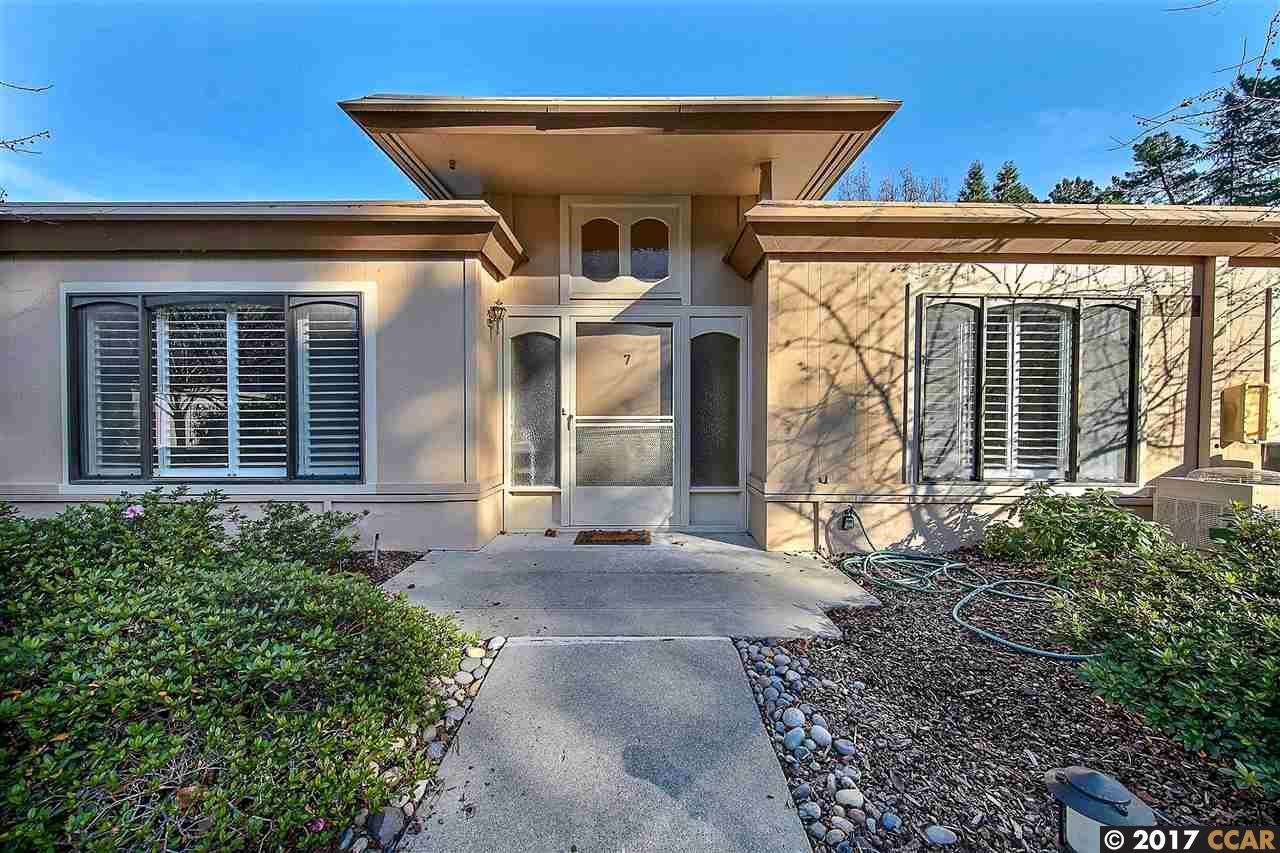 1517 Oakmont Dr - Photo 1