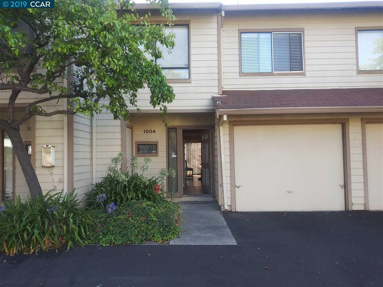 1004 Cedar Ter - Photo 1