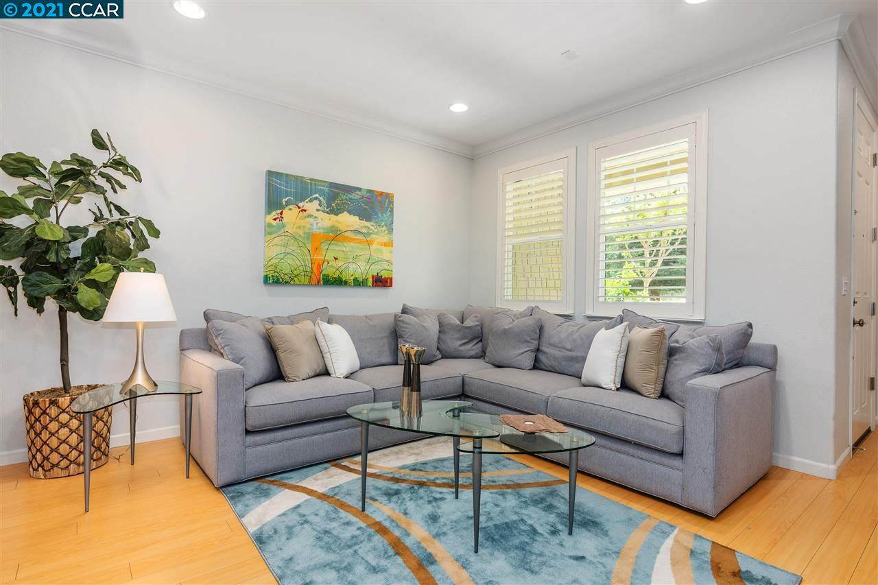 121 El Paseo Circle - Photo 1