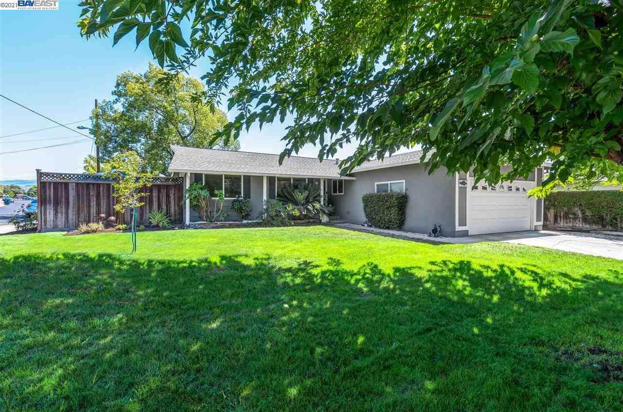 559 Ruth Way - Photo 1