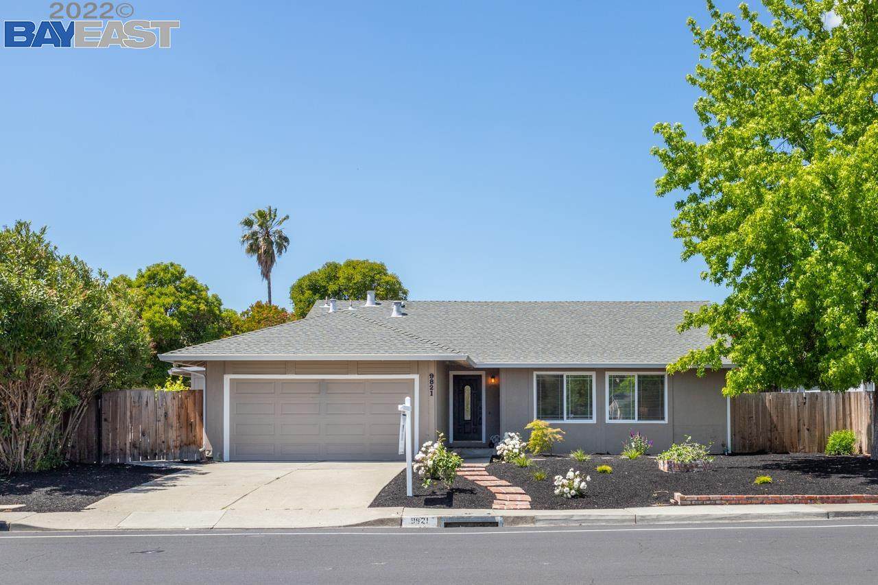 9821 Broadmoor Dr - Photo 1