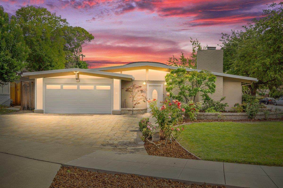 1022 White Oak Drive - Photo 1