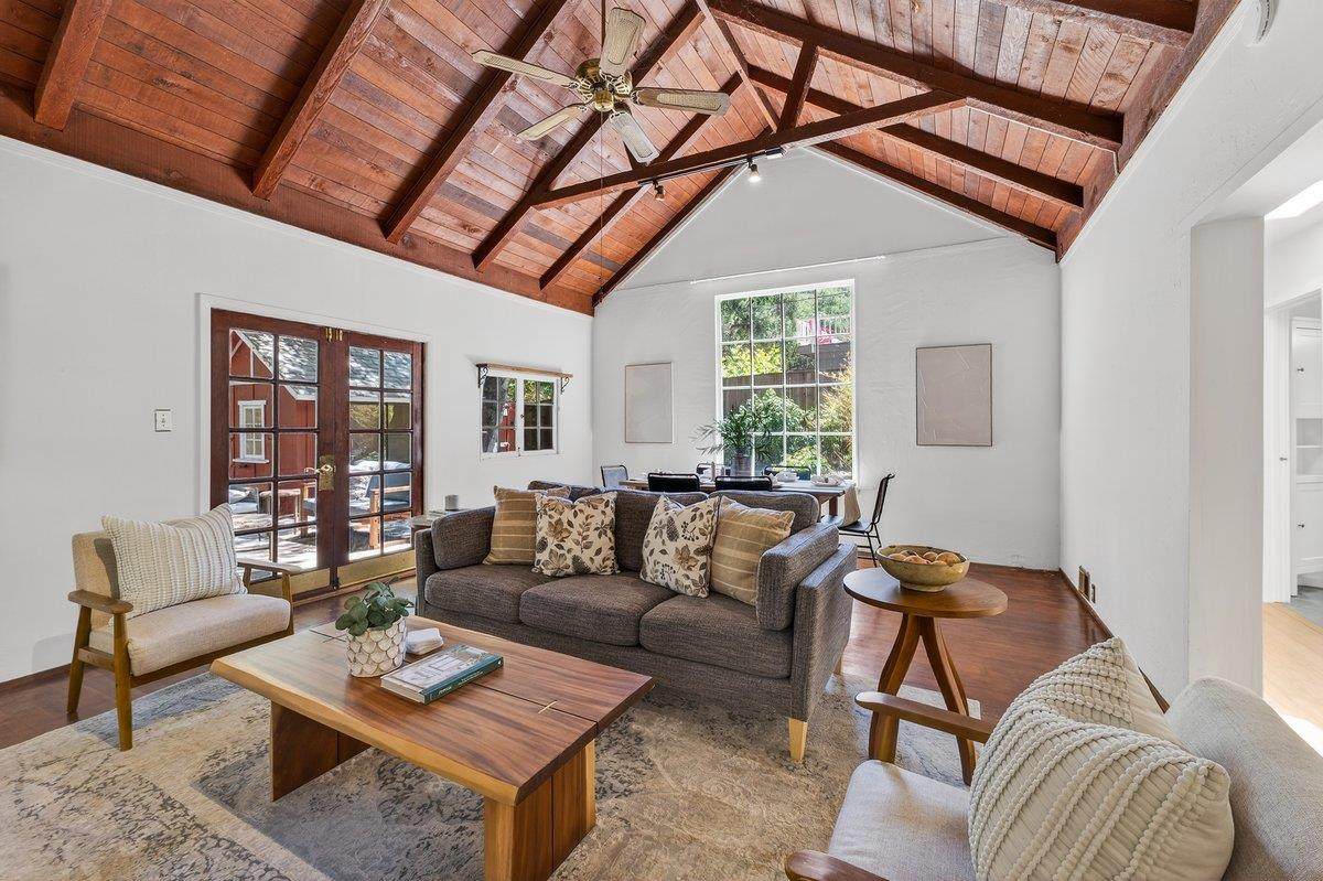 11 Southbank Road - Photo 1