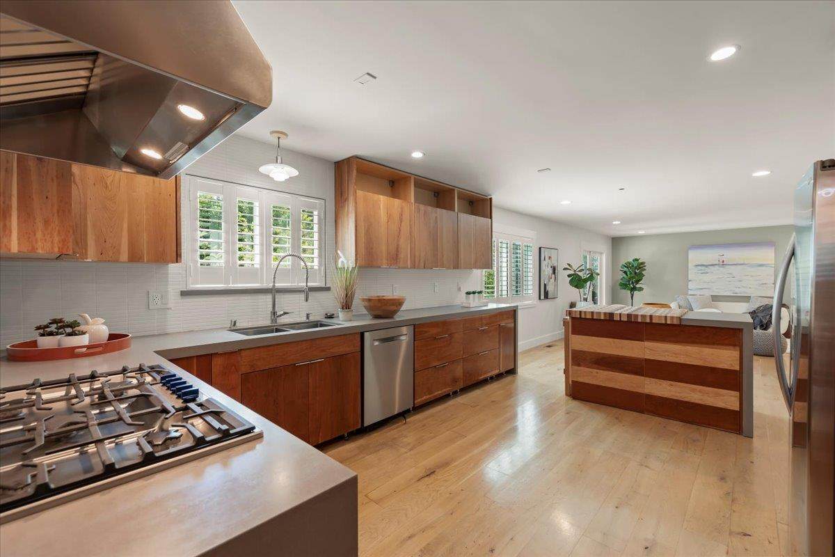 2581 Dumbarton Avenue - Photo 1