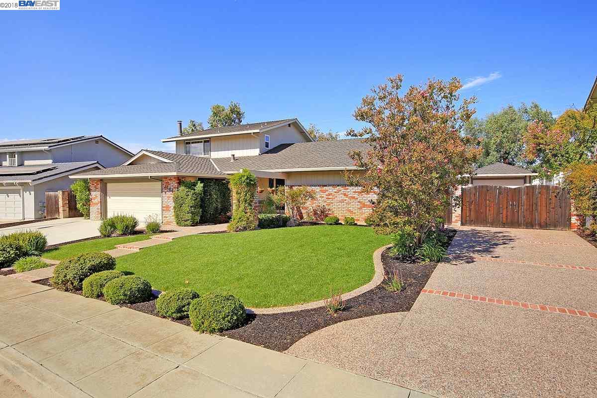 1104 Lomitas Ave - Photo 1