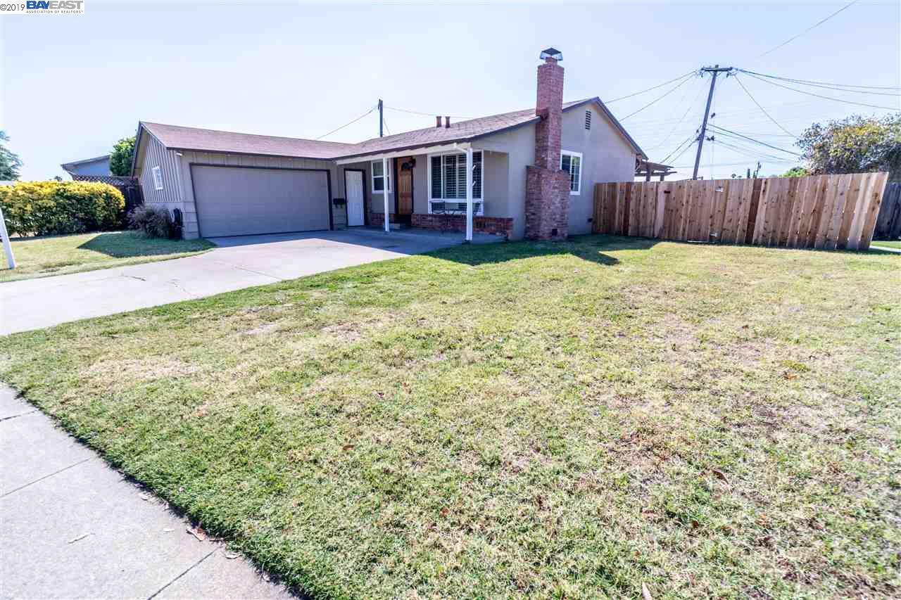 5226 Curtis St - Photo 1