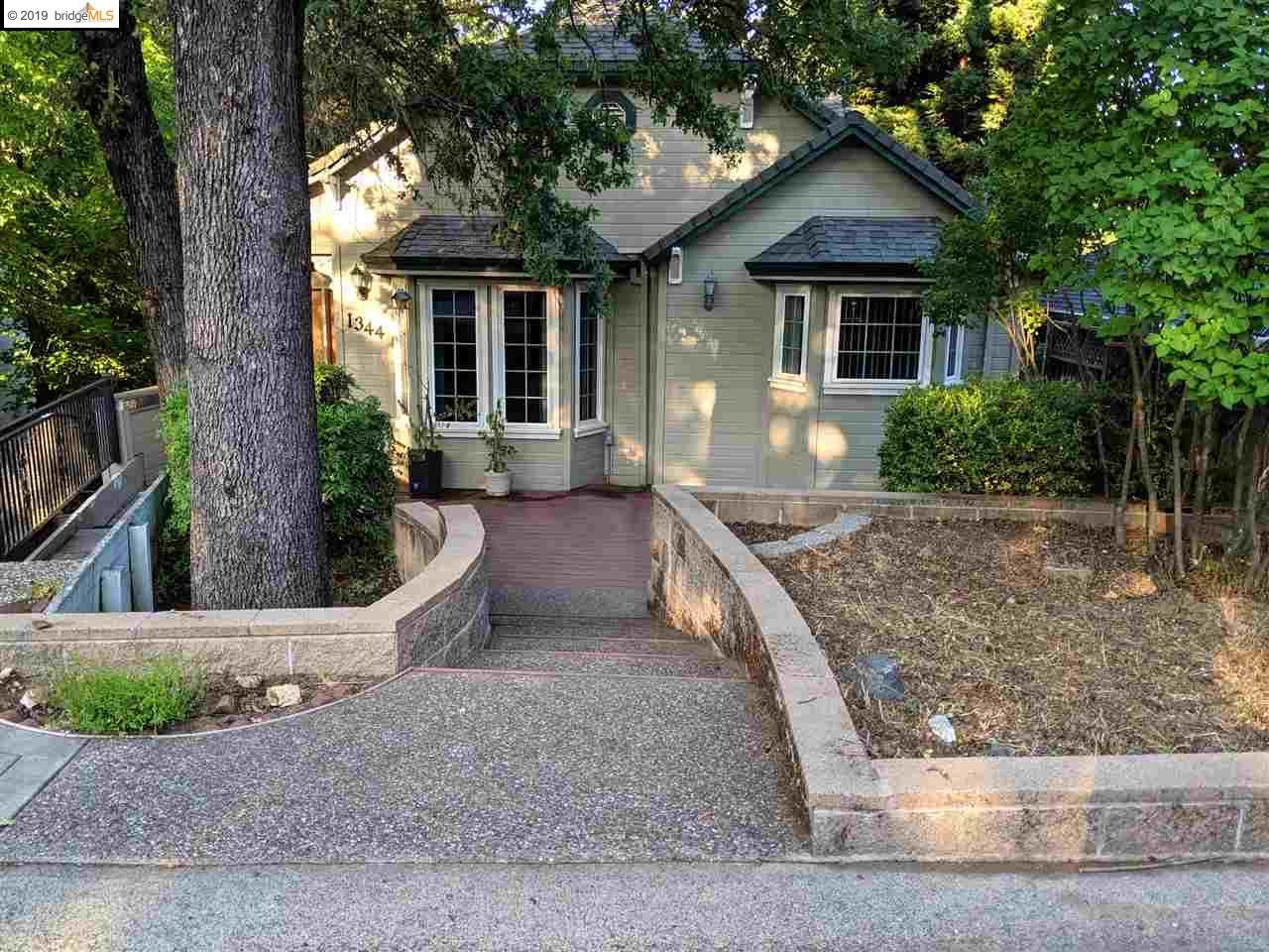 1344 Village Ln - Photo 1