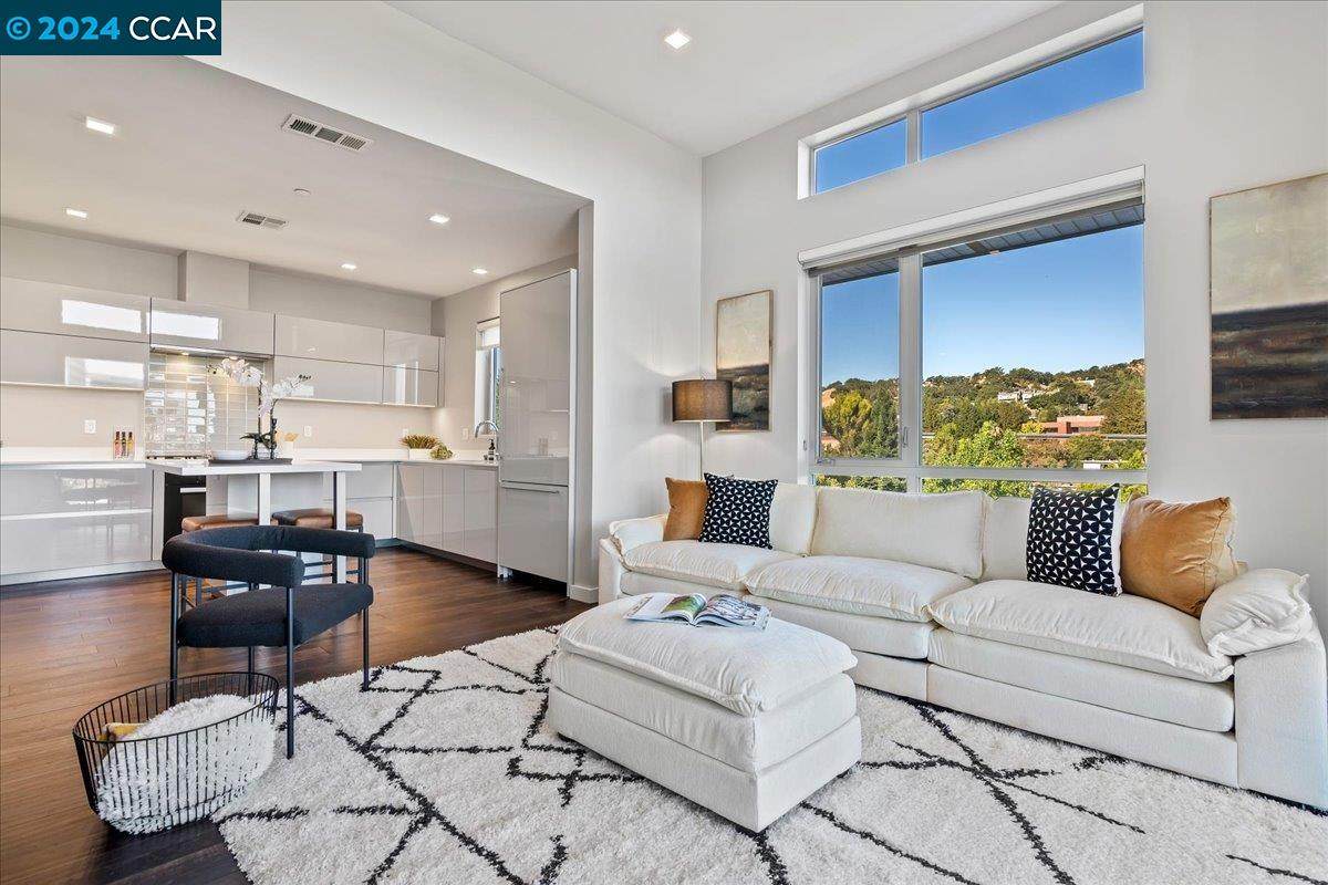 1727 Lacassie Ave - Photo 1