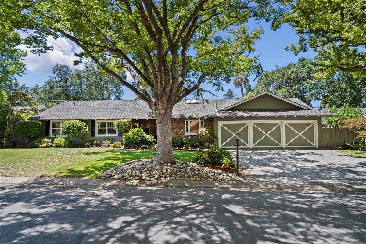 688 Kingswood Way - Photo 1