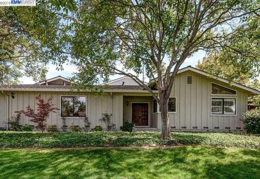 2235 Oneida Cir - Photo 1