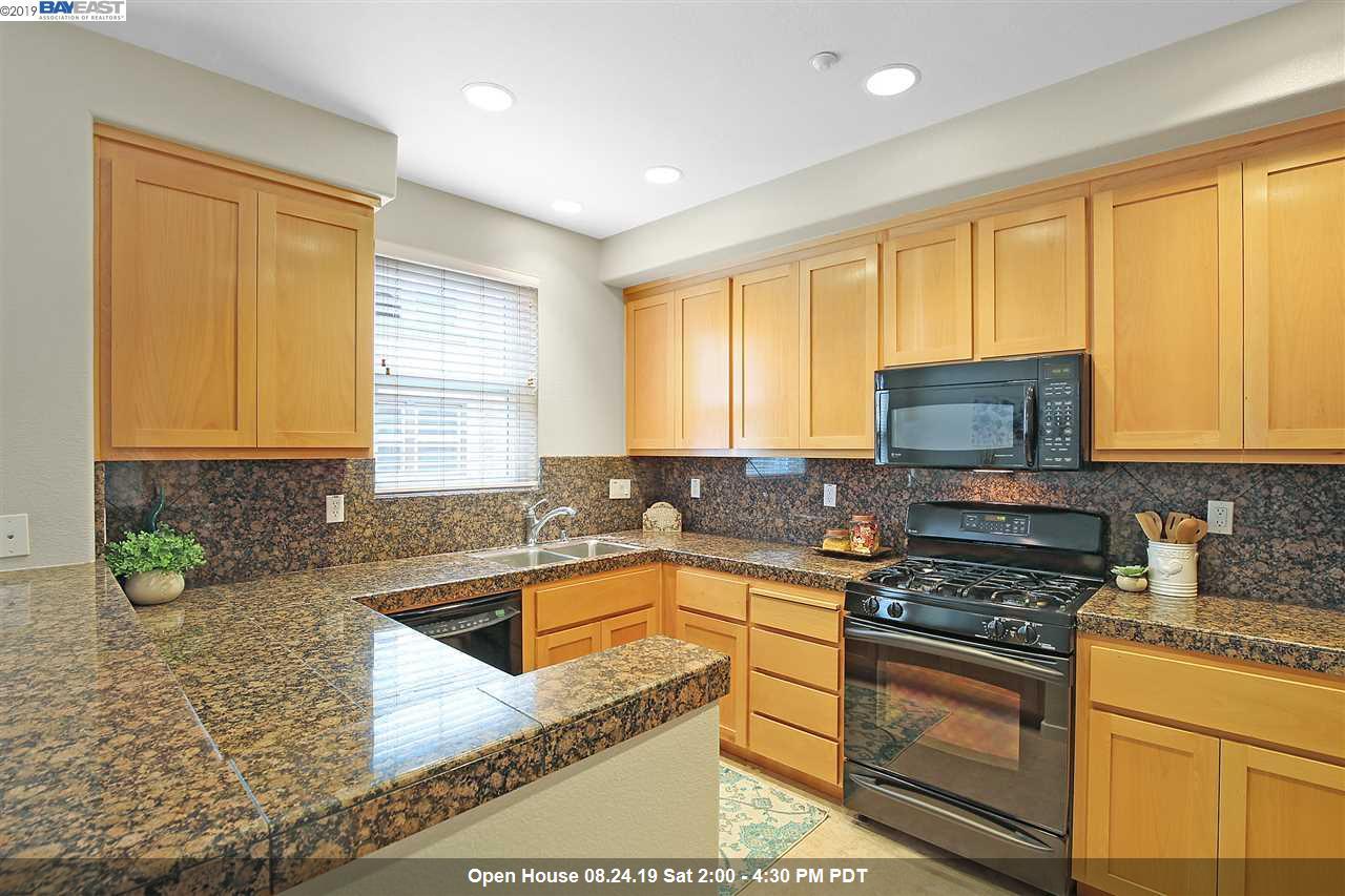 153 Gillette Pl - Photo 1