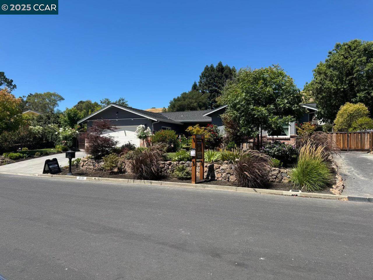 3121 Del Oceano Dr - Photo 1