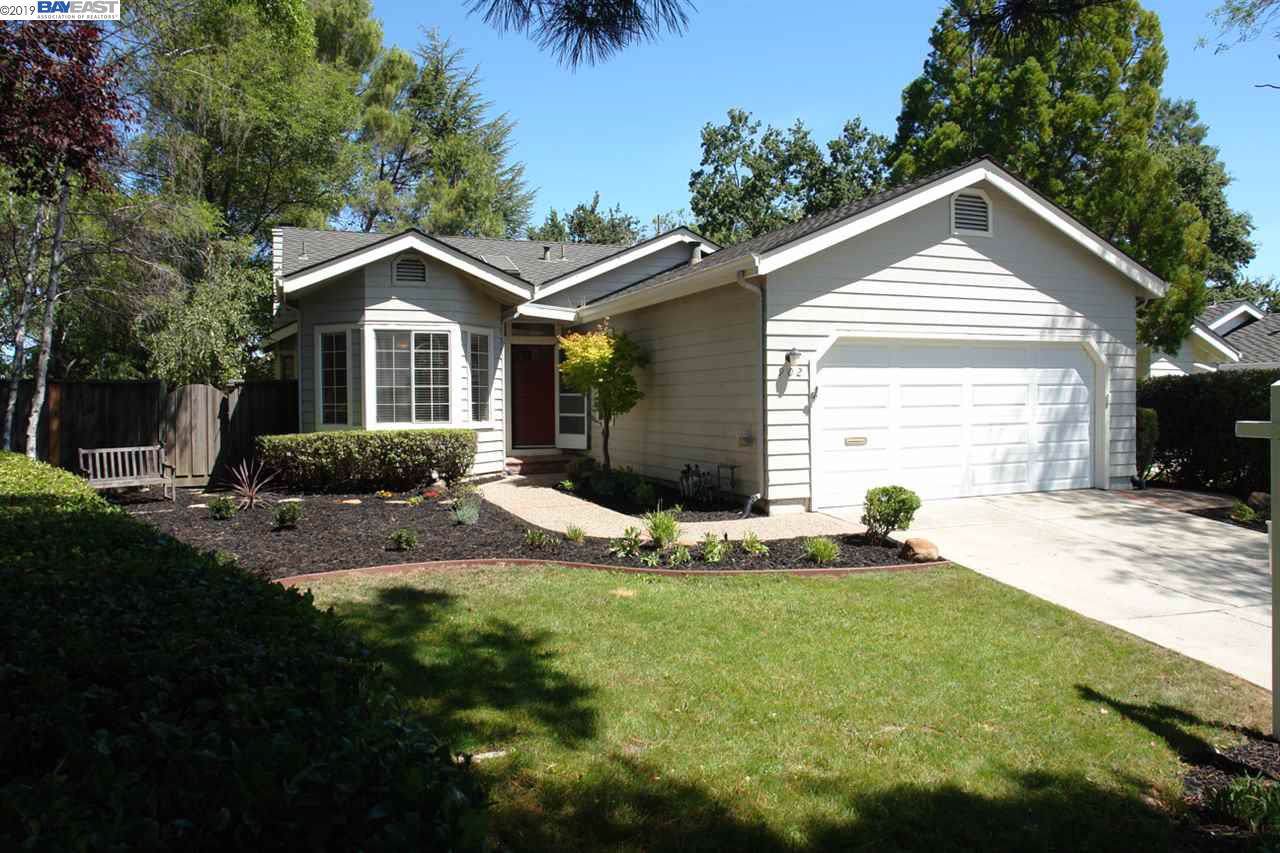 902 Clinton Pl - Photo 1