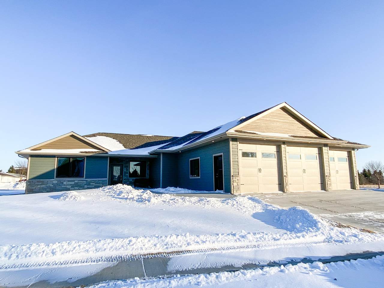 1931 Pinehurst Drive - Photo 1