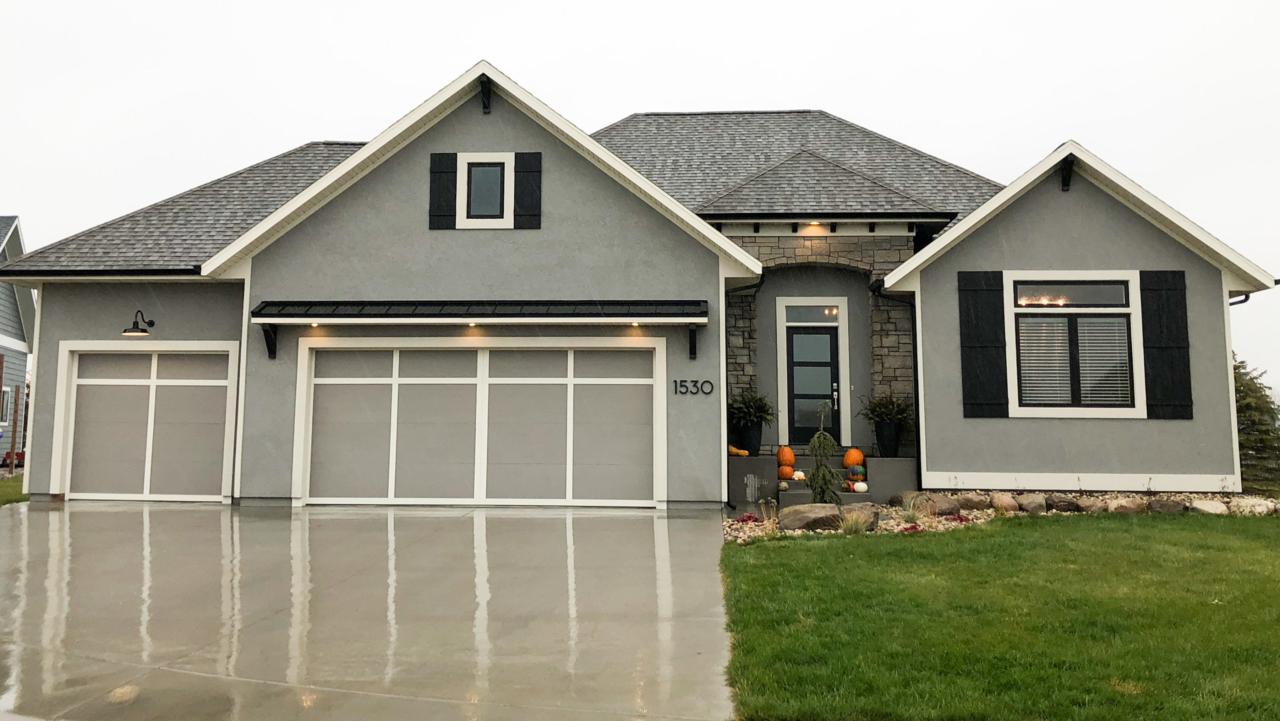 1530 Sylvan Circle - Photo 1