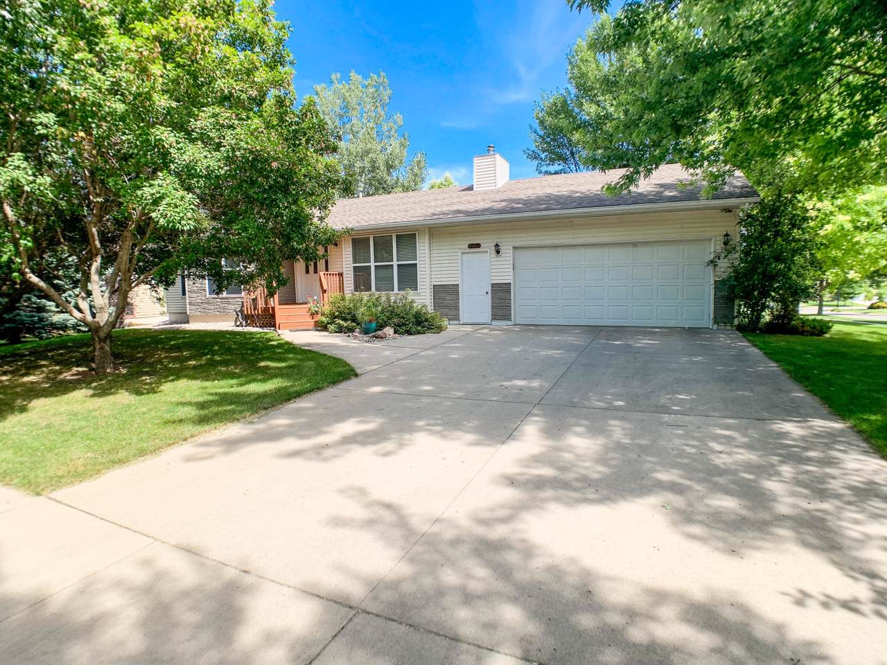 1637 Cardinal Drive - Photo 1
