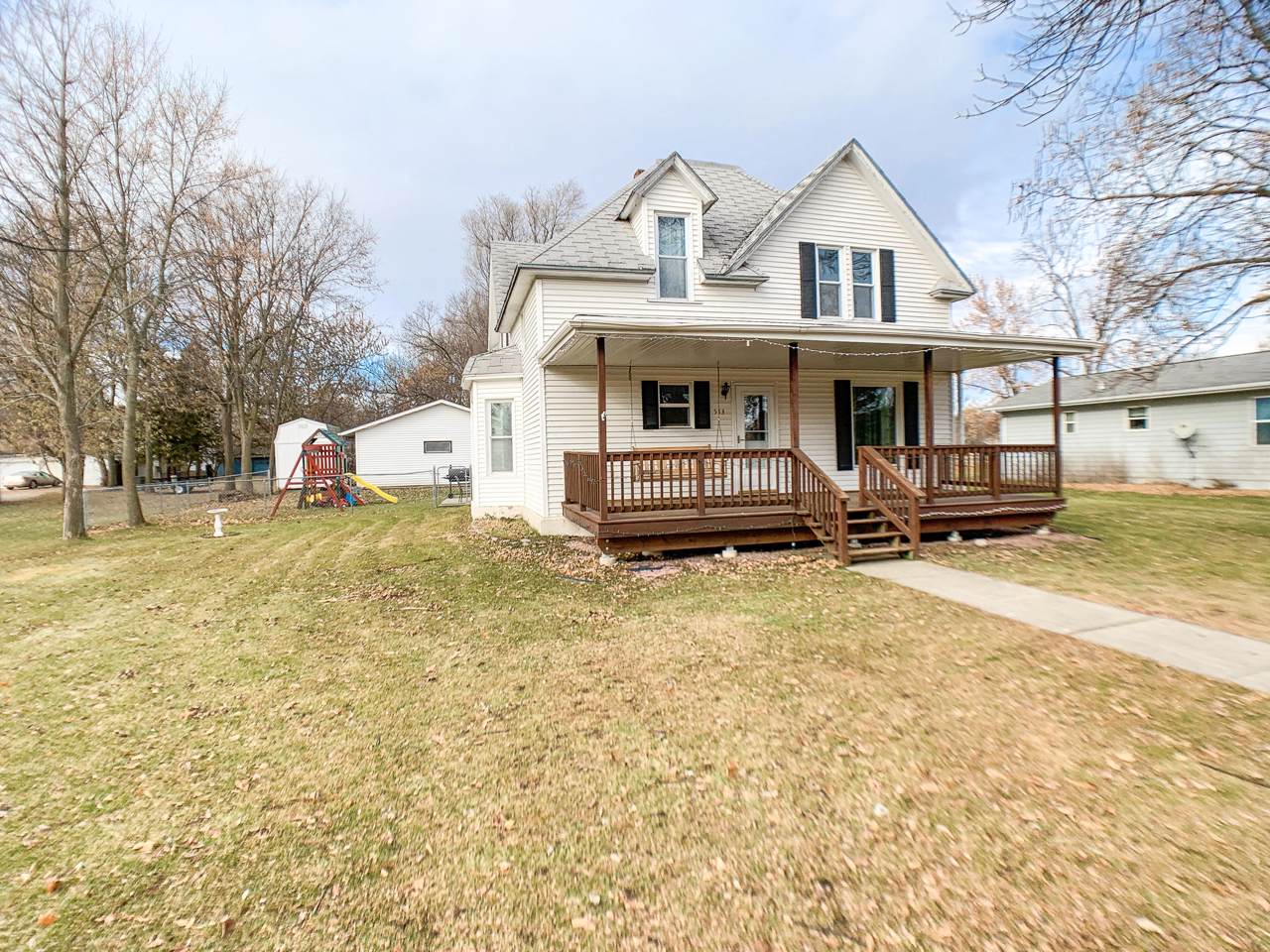 513 Astrachan Avenue - Photo 1