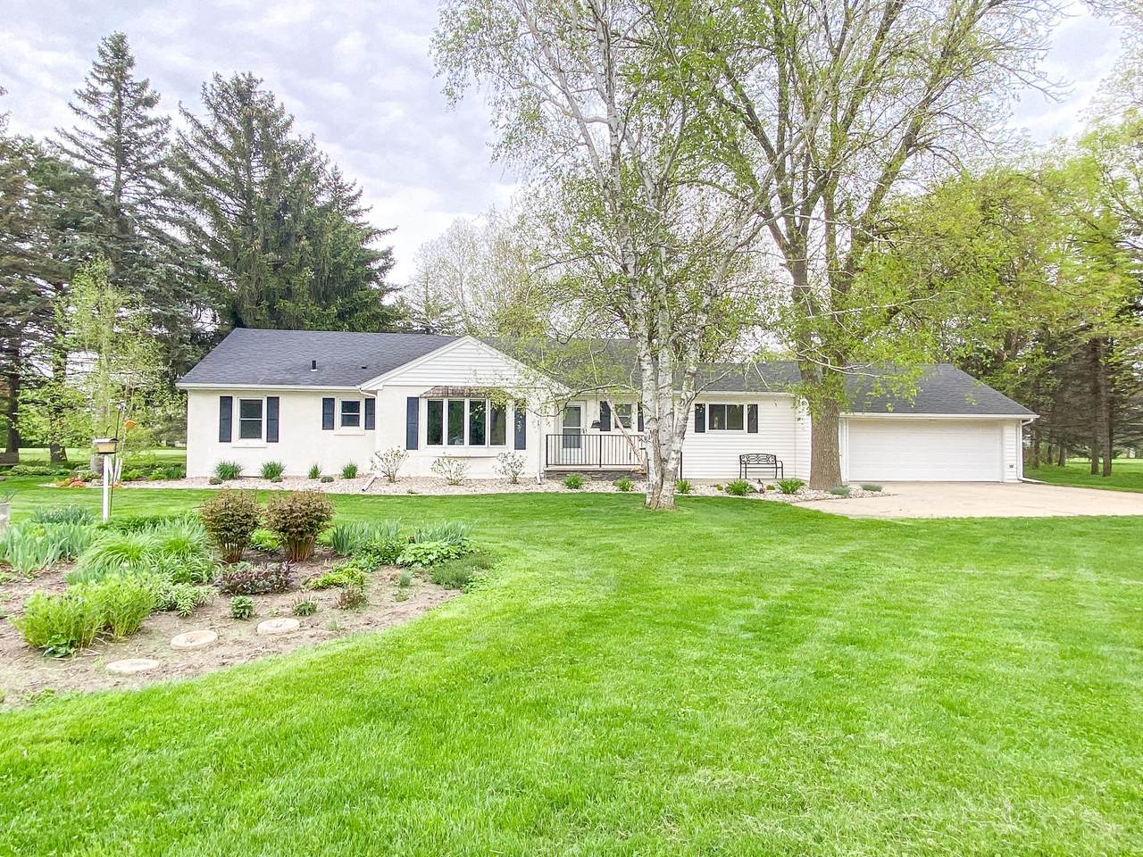 3104 Sunnyview Drive - Photo 1