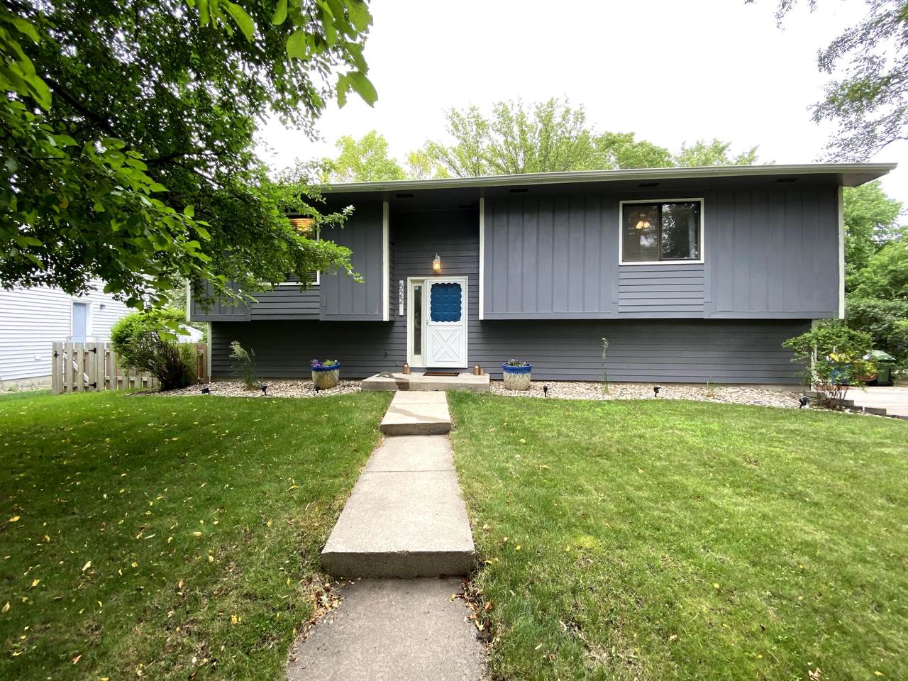 522 Southview Drive - Photo 1