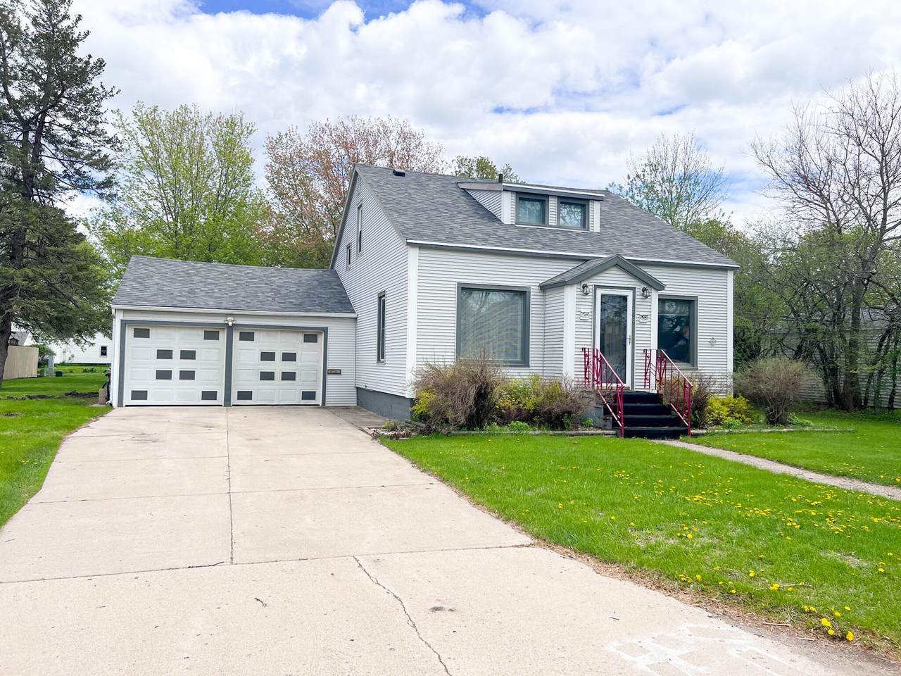 208 6th Street - Photo 1