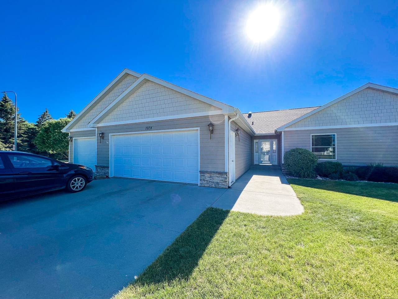 1924 Windermere Way - Photo 1
