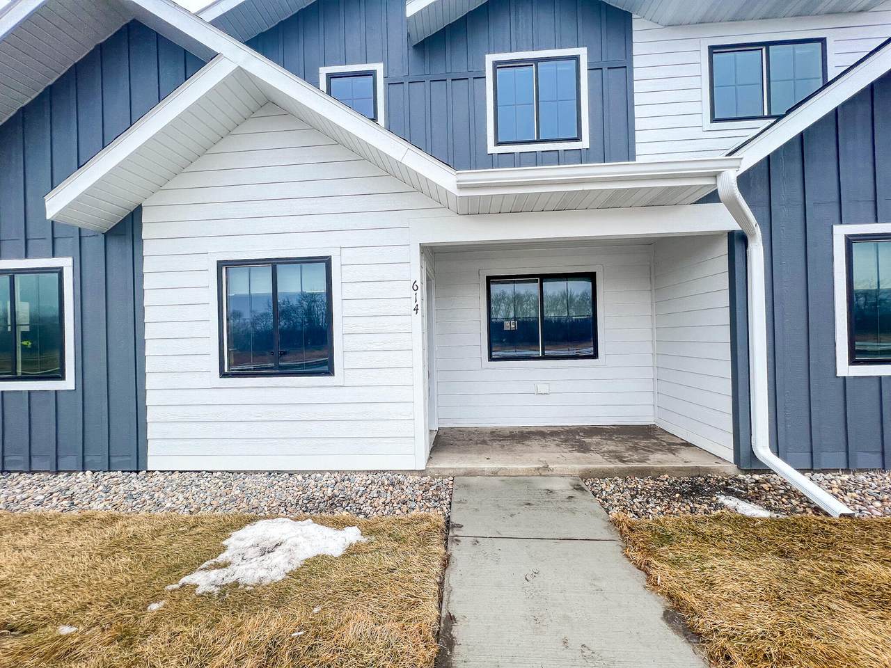 614 15th Street - Photo 1