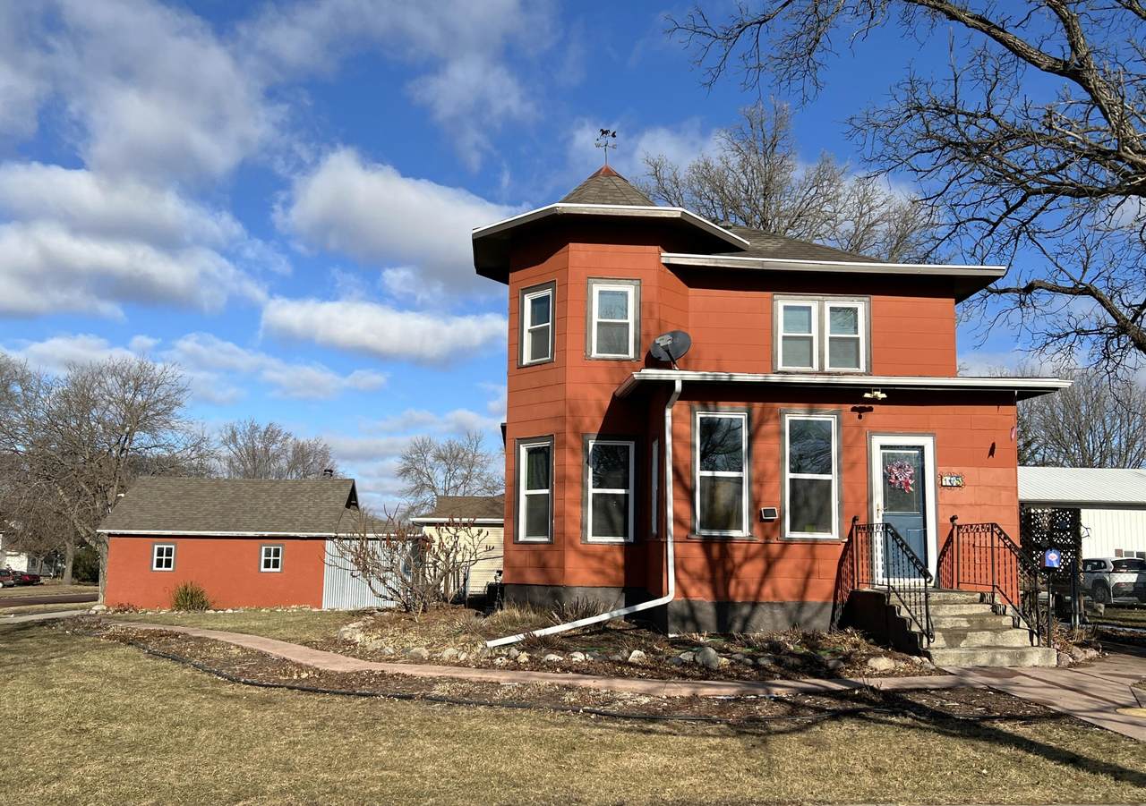 105 8th Street - Photo 1