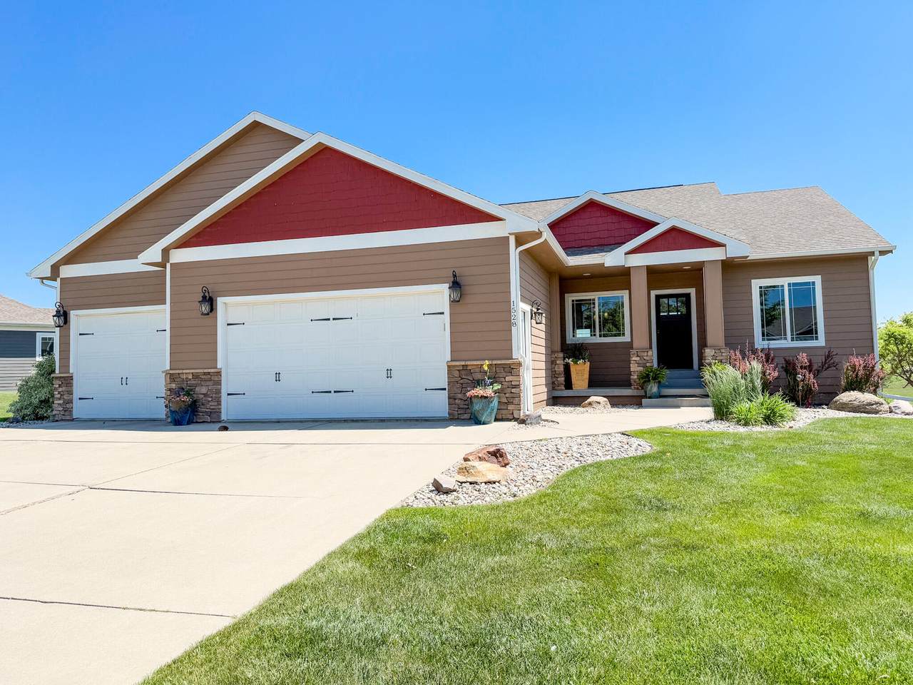 1528 Windermere Way - Photo 1