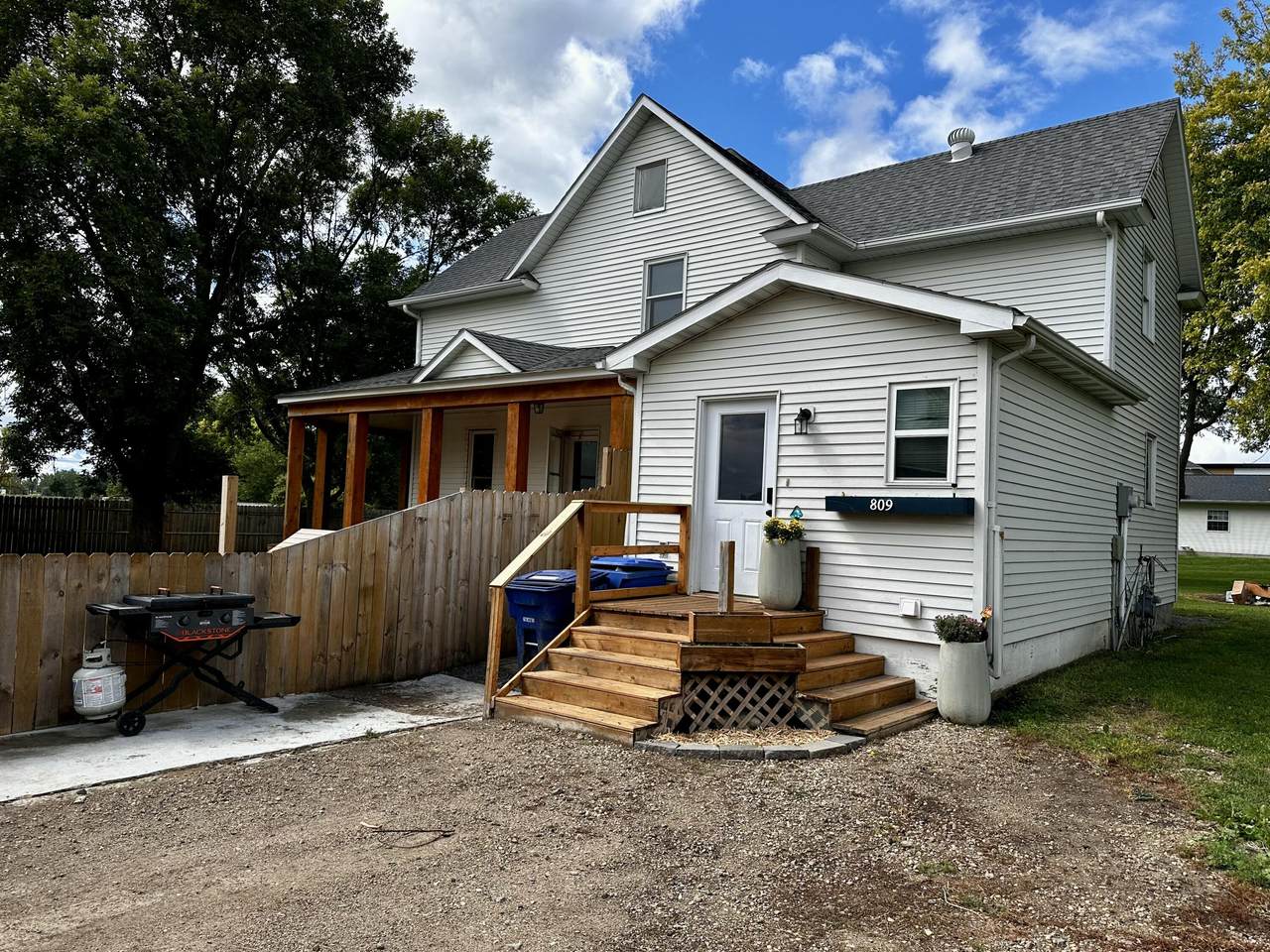 809 Main Avenue - Photo 1